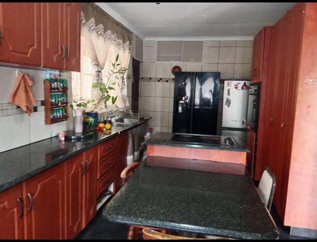 3 BEDROOM HOUSE FOR SALE IN RAISETHORPE